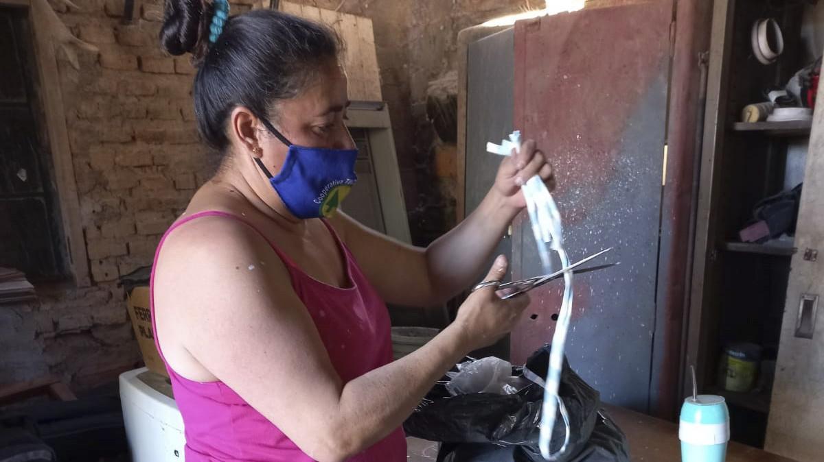 La Cooperativa Tutelkan prepara los kits para la construcci&oacute;n de los invernaderos