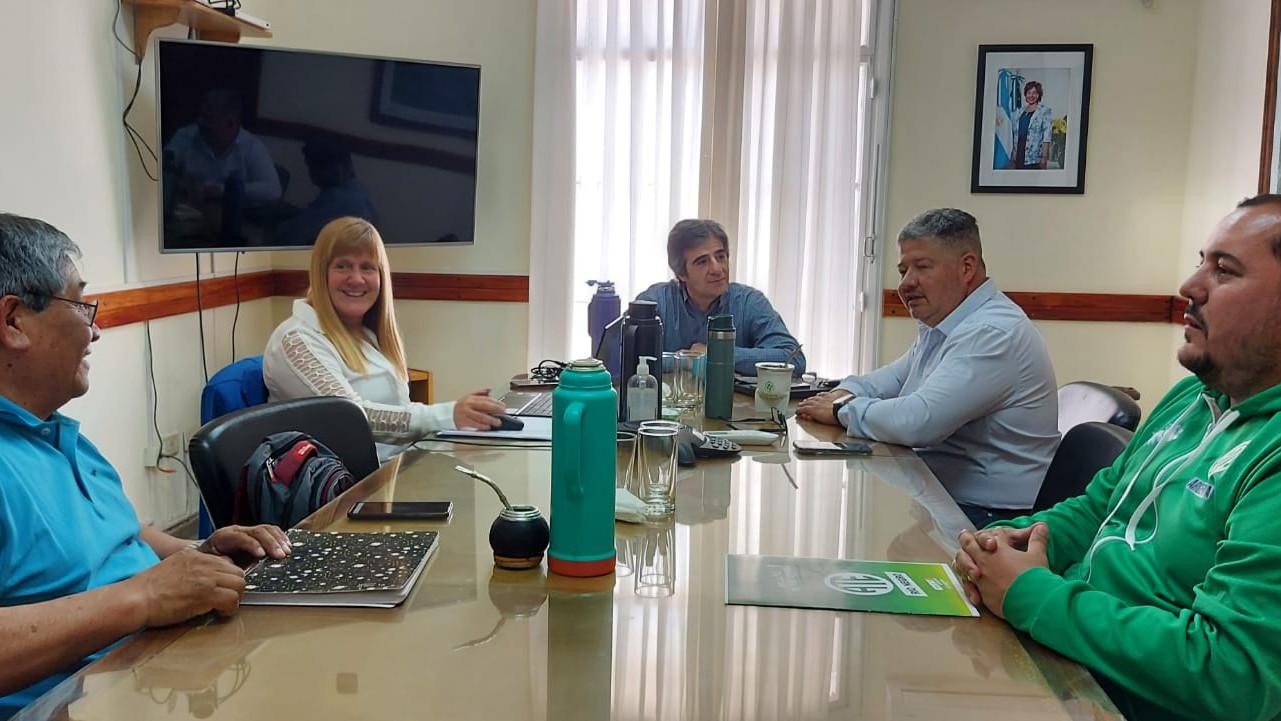 El Gobierno presentó una nueva oferta salarial a los gremios estatales