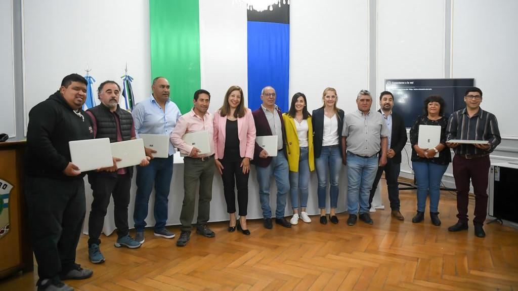 Nuevo equipamiento tecnológico para Ñorquinco y Comisiones de Fomento