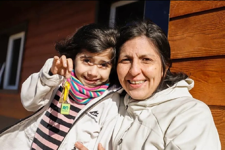 La Gobernadora Carreras entreg 48 viviendas a docentes de Bariloche